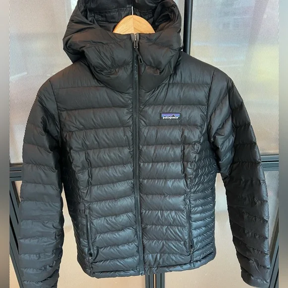Patagonia Women's Black Insulated Hoody - Picture 8 of 11